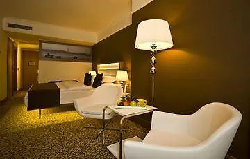 Richmond Hotel 4*