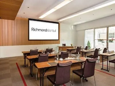 Richmond Hotel 4*